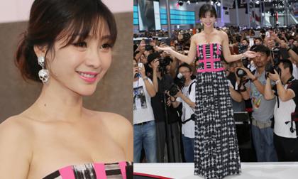 Cả triển lãm xe hơi chen chúc vì sự xuất hiện của Liễu Nham