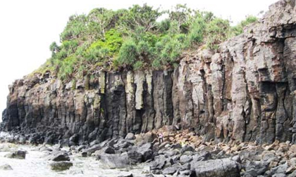 Hoang sơ biển đẹp Gành Yến