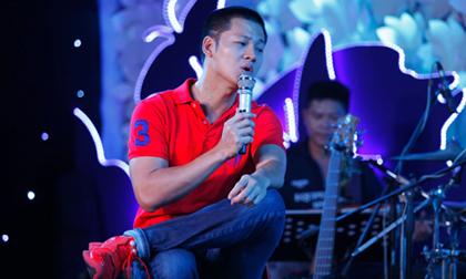 Đức Tuấn ăn mặc chói lóa đi tập nhạc