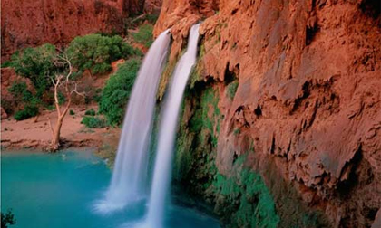 Thác nước đẹp như tranh vẽ ở hẻm núi Grand Canyon
