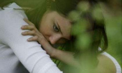 Chồng bỏ đi với bồ, vợ ở lại chăm mẹ chồng như mẹ đẻ