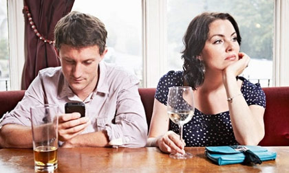 Vợ và chiếc smartphone giống và khác nhau thế nào?