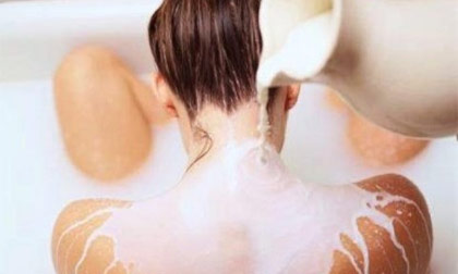 Sốt phương pháp tự tắm trắng tại nhà với sữa non