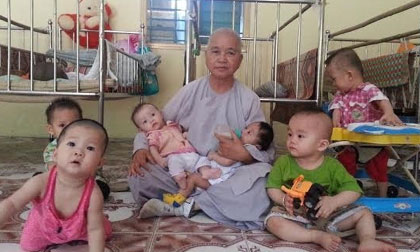 Chuyện đau lòng về những đứa trẻ bị cha mẹ đem vứt ở cổng chùa