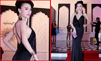Cao Thùy Linh đẹp “lột xác” với áo dây khoe vòng một căng đầy