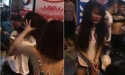 Những thiếu nữ xinh xắn hành nghề ‘2 ngón’ xấu xí