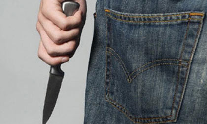 Bị đòi nợ trước mặt người yêu, đâm chết bạn