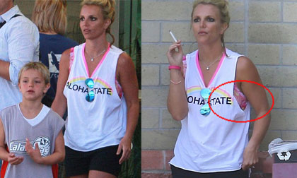 Britney Spears lộ nội y vẫn hồn nhiên "phì phèo" thuốc lá trên phố