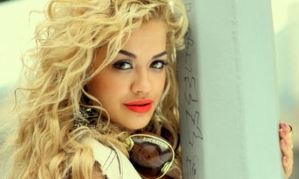 Những trang phục, phụ kiện siêu nguy hiểm cho sức khỏe