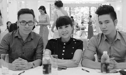 Cuộc thi thí sinh ném danh hiệu vào xe rác là thi chui?