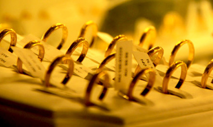 Giá vàng bất ngờ “lao dốc”