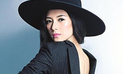 Ngắm Chương Tử Di mặc vest ngược ấn tượng trên bìa tạp chí