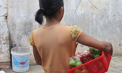 Bị mẹ ruột gán nợ, bé gái nghi bị chủ nợ xâm hại tình dục