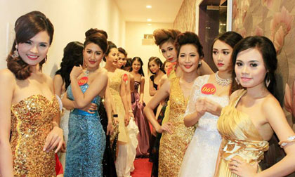 Hậu trường nực cười của các cuộc thi nhan sắc "ao làng"