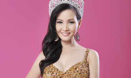 Hoa hậu Sonya Sương Đặng khoe vai trần, ngực đầy ngọt lịm