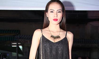 Siêu mẫu Lệ Quyên diện "cây" hàng hiệu dự tiệc