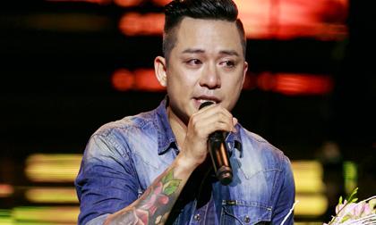 Tuấn Hưng nghẹn ngào khi hát về Hà Nội trong đêm liveshow