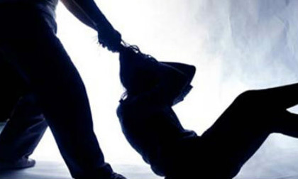 Thiếu nữ bị hiếp dâm khi đi đám cưới bạn