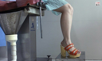 Rùng mình theo chân gái trẻ đi phá thai