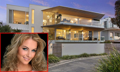 Soi penthouse xa xỉ của Hoa hậu 'triệu đô'