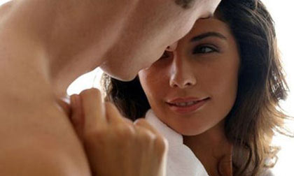 Bắt gặp chồng và em gái cùng “không quần áo” trong phòng ngủ