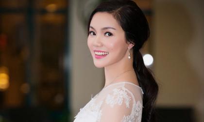 Ngọc Anh khoe 3 vòng quyến rũ với đầm trắng