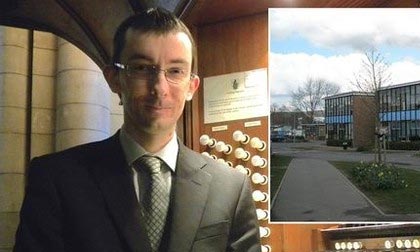 Giáo viên âm nhạc bệnh hoạn, phạt học sinh bằng cách bỏ nước đá vào quần