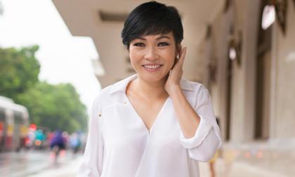 Phương Thanh giản dị dạo phố Hà Thành