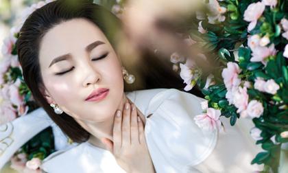 Ngắm mỹ nhân "Tân thủy hử" đẹp liêu trai bên rừng hoa