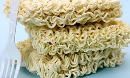 Cảnh báo 5 tác hại không ngờ tới của mì ăn liền