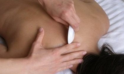 3 đối tượng sau nếu cạo gió sẽ bị méo mồm, liệt