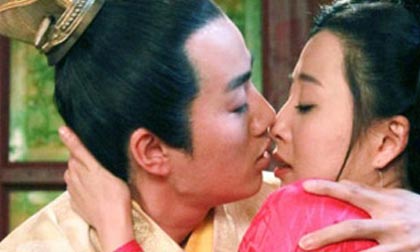 Choáng với kỉ lục "chăn gối" của các ông hoàng