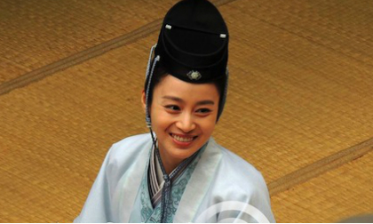 Kim Tae Hee rạng rỡ với tạo hình mới tại trường quay