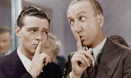 Đàn ông buôn chuyện gì về người yêu với cậu bạn thân? 