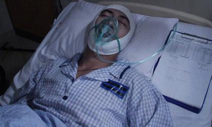 Ca sĩ "Anh không đòi quà" bị "chấn thương sọ não"