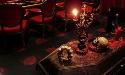 Điểm danh những quán cà phê 'khát máu' rùng rợn ở châu Á