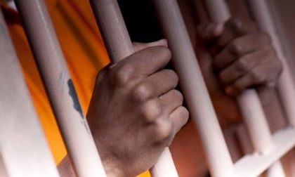 Bắt cóc trẻ em để “làm quà” cho người tình