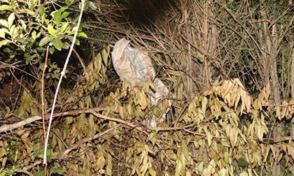 Bé trai sơ sinh chết vì quyền được dẫm đạp của người cha