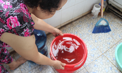 Nước sinh hoạt tại khu Mỹ Đình II đều dính thạch tín