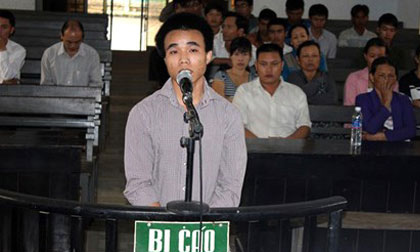 Bé gái 12 tuổi nói dối đang là bác sĩ để "quan hệ" với bạn trai