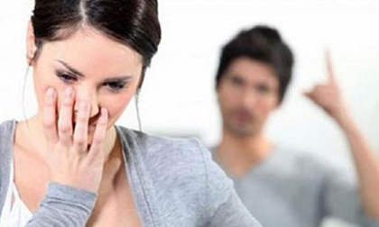 Chồng mang gái về nhà thách vợ "giỏi" trên giường