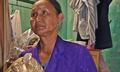 Người đàn bà gặp hàng loạt chuyện lạ sau khi đào được 13 tượng vàng từ mộ cổ