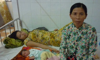 Bé gái 15 tuổi sinh con sau hai cuộc "tình cho không" với bạn net