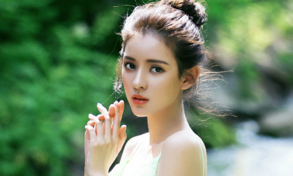 Bạn gái quý tử giàu nhất Trung Quốc khoe vẻ đẹp như tiên nữ