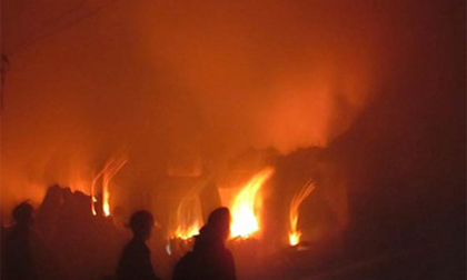 Quảng Bình: Cháy chợ lúc rạng sáng, nhiều gian hàng bị thiêu rụi