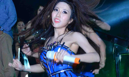 Trang Pháp nóng bỏng trong đêm nhạc chào năm mới