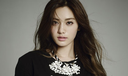 'Mỹ nhân có gương mặt đẹp nhất thế giới' khoe nhan sắc rạng ngời