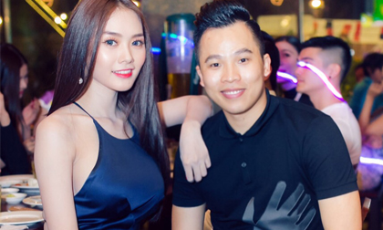 Linh Chi diện váy hở lưng táo bạo dự event 