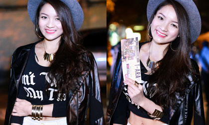 Thủy Top khoe 'eo con kiến' gợi cảm với crop top cá tính