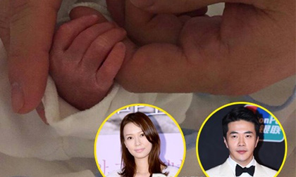 Kwon Sang Woo khoe ảnh tay trong tay với con gái mới sinh